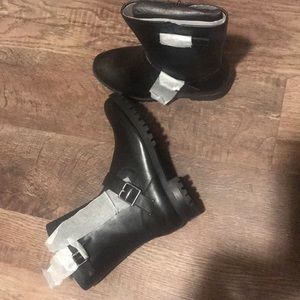 Tahari Women's TA-Daria Boots